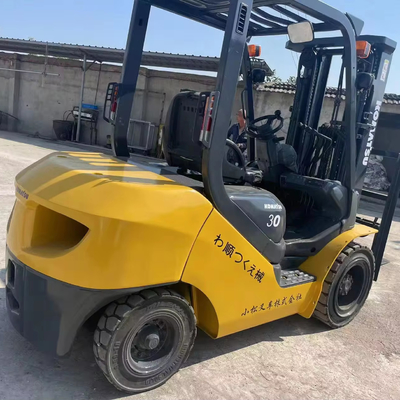 Использованный вилочный погрузчик Komatsu FD30 для ремонта машин в Шанхае, Япония