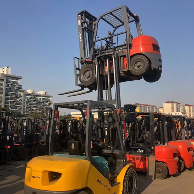 2012 Komatsu FD30 FD25 Контейнерный вилкун с дизельным двигателем в идеальном рабочем состоянии