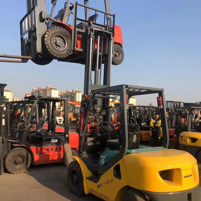 3 кг. Вес Использованный вилочный погрузчик Komatsu FD30 3000 кг.