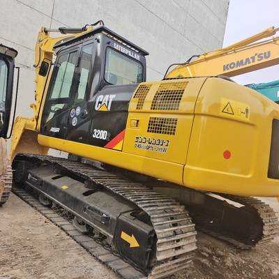 В хорошем состоянии экскаватор CATERPILLAR 320D с оригинальными деталями и двигателем CATERPILLAR