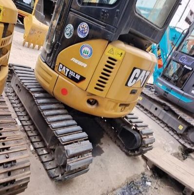 Мини экскаватор категории CAT 303.5E с рабочей массой 3600 фунтов и двигателем категории CAT C1.1