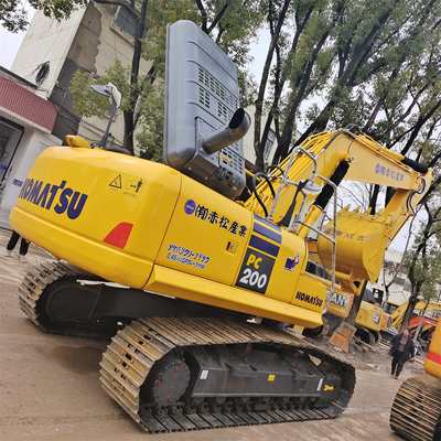 Использованные экскаваторы Komatsu PC200-8 оригинальные из Японии с массой 20000 кг